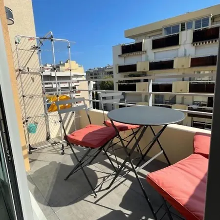 Beautiful Bright At 3 Min Walk From The